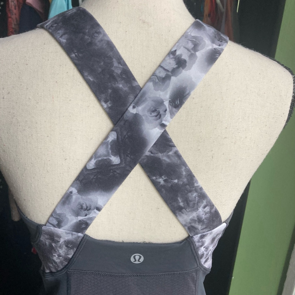 Women's Lululemon Tank Top Size 4 Gray - Picture 6 of 9